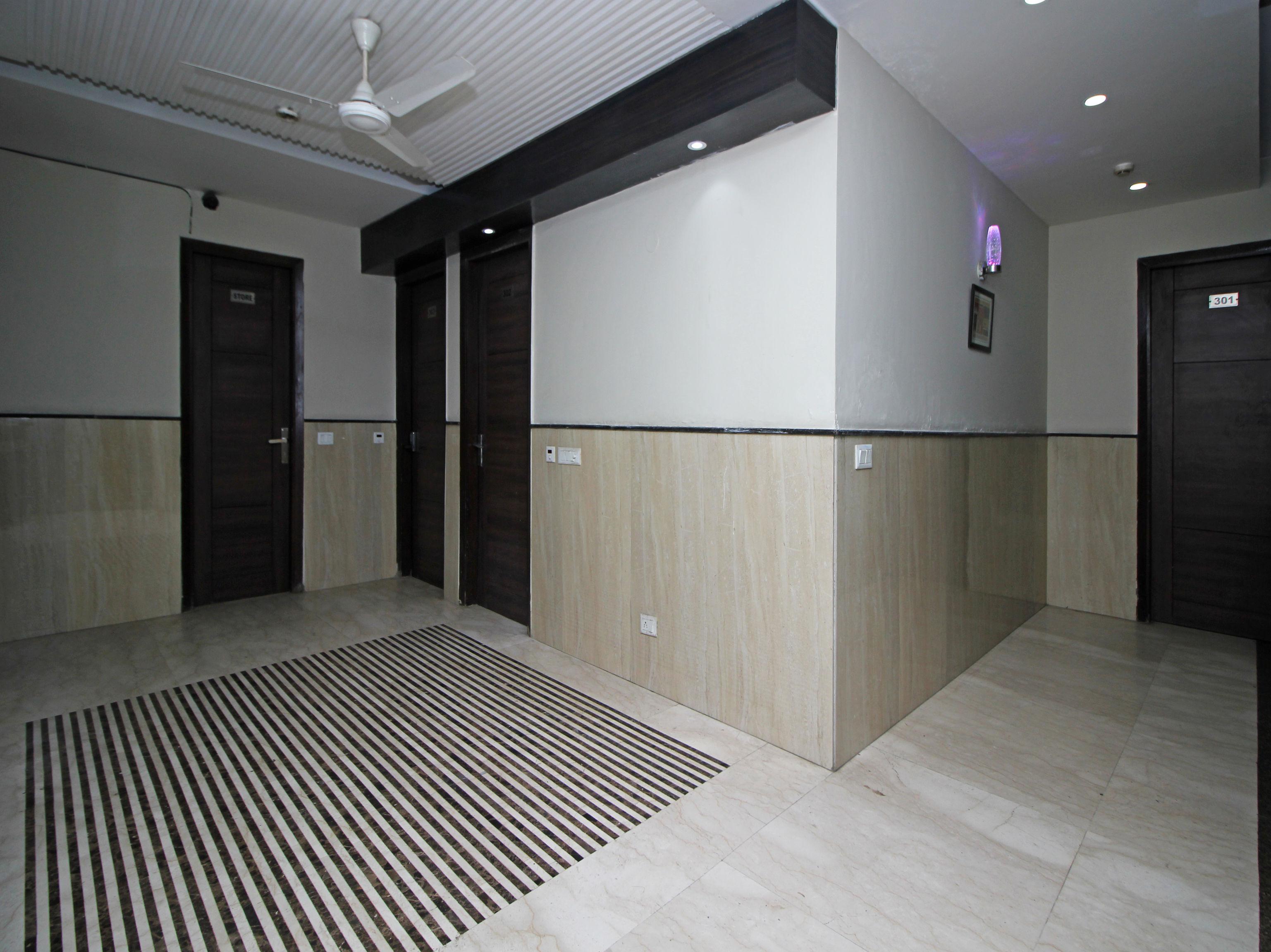 Oyo 464 Lotus Palace Hotel 3*